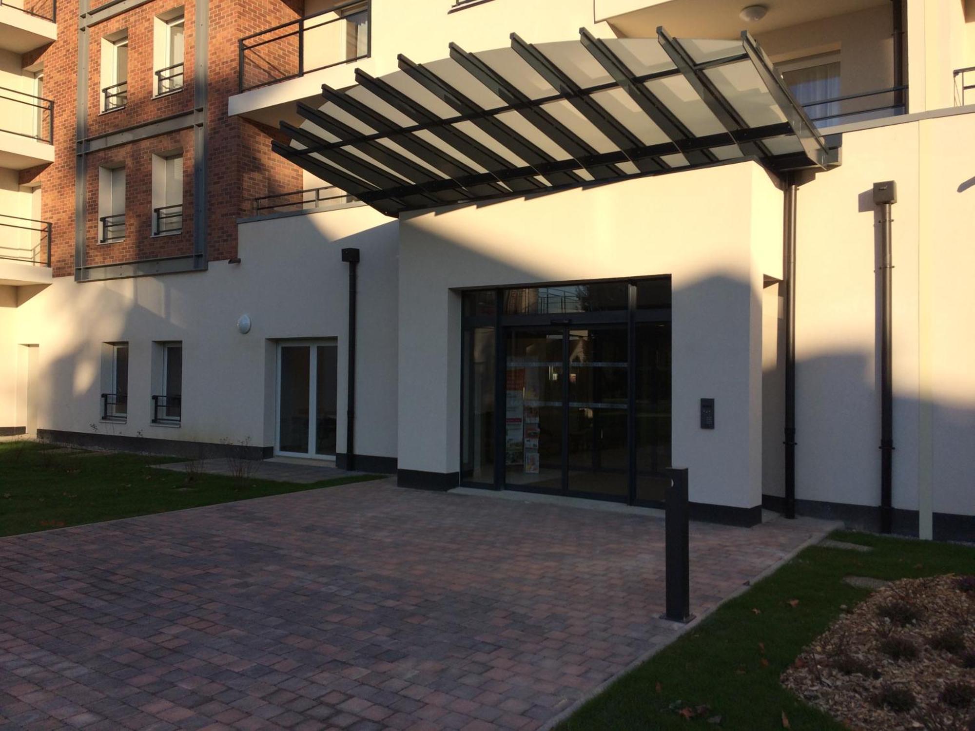Domitys - Le Carillon D'Or Aparthotel Maubeuge Exteriör bild